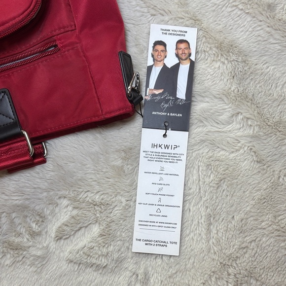 THE CARGO CATCHALL
TOTE WITH TWO
CROSSBODY STRAPS - Picture 12 of 13